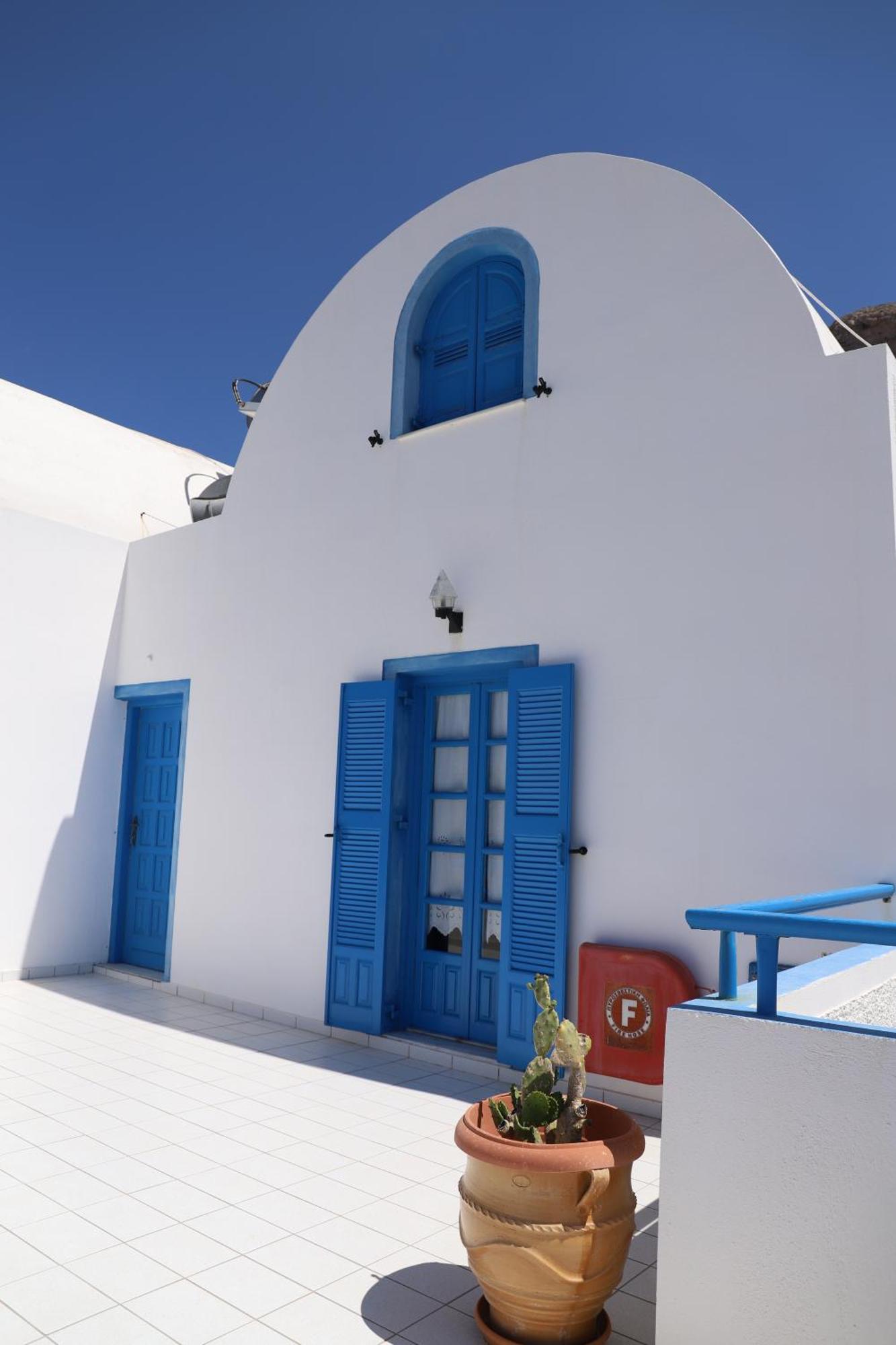 Santorini Seaside Retreat - Flora'S Summer Escape Perissa  Exterior foto